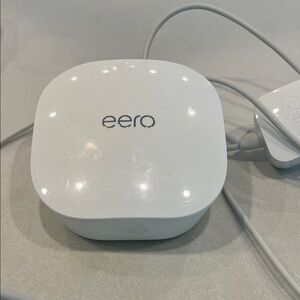 Eero Glossy White Network Device